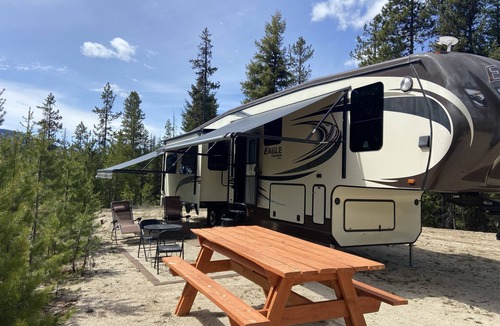 Lolo House | Private Wooded Camp site with fully equipped fifth wheel above Lolo Hot Springs