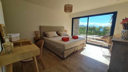 Porticcio Apartment | Proche porticcio, Coup de cœur asuré,Appartement de standing, rez de villa 6 couchages, climatisé à 150m de la plage, terrains de tennis