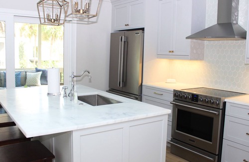 Spinnaker Beachhouses Villa | Professional Decorated! Walk to Amenities! Amenity access included! NO pets