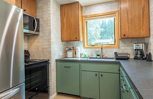 Warm Springs Condo | Prospector Condo 158- Beautifully Remodeled Creekside Condo Walk to Slopes.