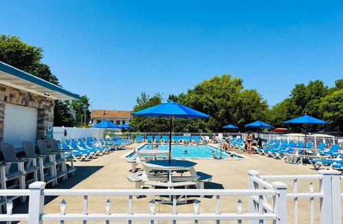 Put-in-Bay House | Put-in-Bay Poolview Condo #2
