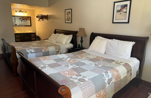 Put-in-Bay Hotel | Put in Bay Victory Station Hotel