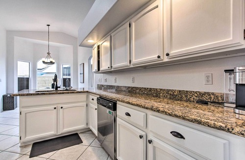 Chandler House | Putting Green! Desert Group Getaway in Chandler