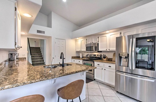 Chandler House | Putting Green! Desert Group Getaway in Chandler