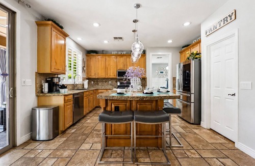 Cortina House | Putting Green, In-Home Gym, Firepit, Outdoor Kitchen! 3 King Rooms.