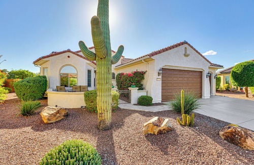 Festival Ranch House | Putting Green & Pool: Sun-Soaked Buckeye Home