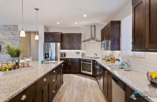 Santa Clara House | PVZ 98| Sleeps 43 * Pool & Hot Tub! * Sports Court