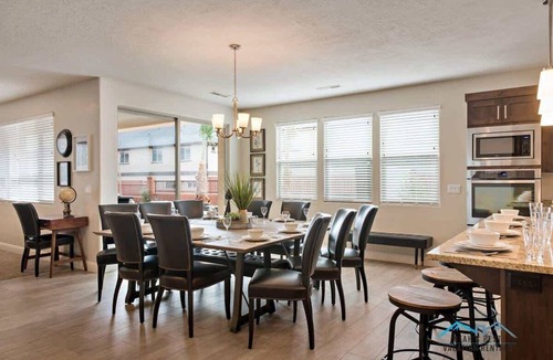 Santa Clara House | PVZ102| Steps to Waterpark * Pool * Pvt Hot Tub *