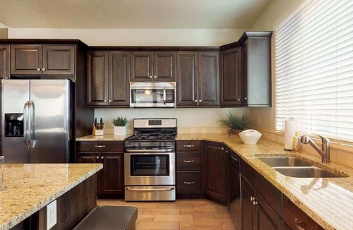 Santa Clara House | PVZ40|Steps to Pools *SplashPad* HotTub*GreenSpace