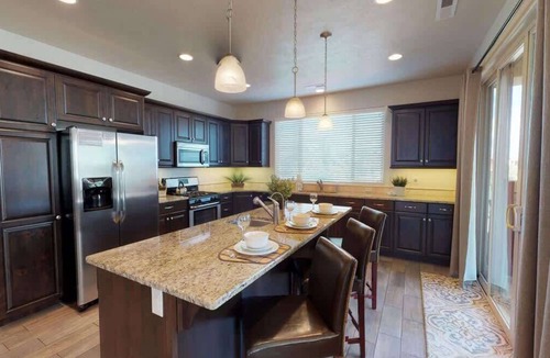 Santa Clara House | PVZ40|Steps to Pools *SplashPad* HotTub*GreenSpace
