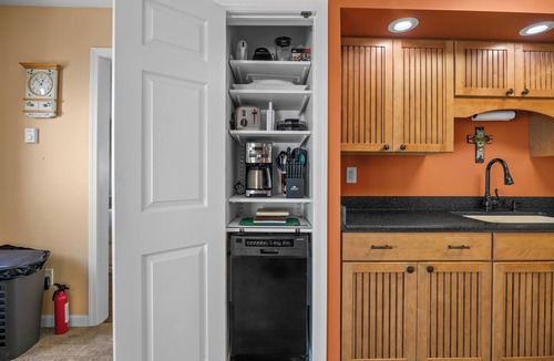 Town of Torrey House | Quack of Dawn - Charming, Pet Friendly, Seneca Lake Retreat!
