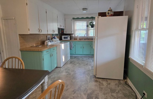 Mount Airy House | Quaint 2-bedroom house in Mount Airy perfect for relaxing stays