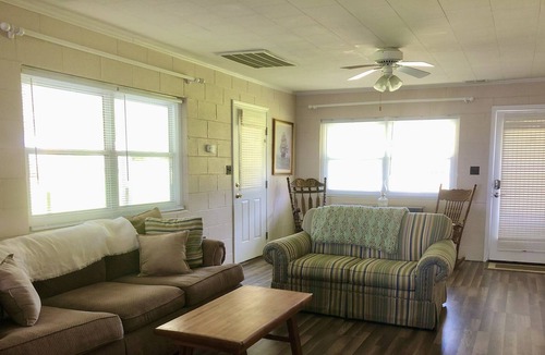 Newport Cottage | Quaint Cottage Overlooking Intercoastal Waterway