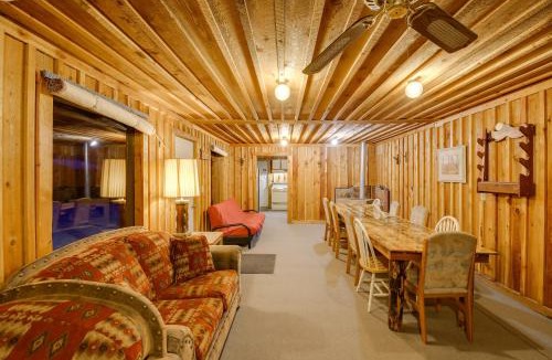 De Borgia House | Quaint DeBorgia Retreat: Black Diamond Guest Ranch