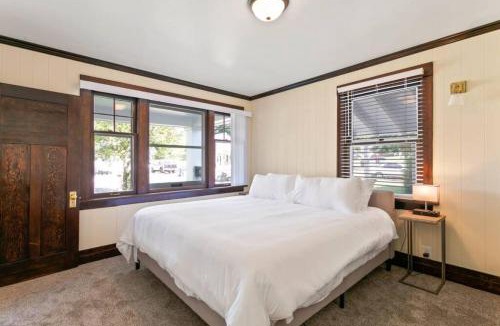 South Perry District House | Quaint South Hill Home w Luxury King Bed and Wifi