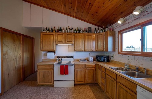 Cameron House | Quaint Vacation Rental with Madison River Views near Yellowstone in Southwest Montana