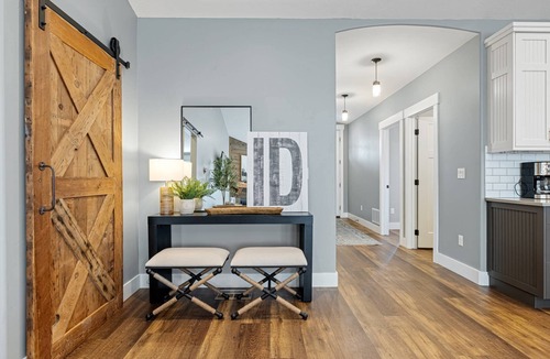 Depot Bench House | QUALITY Home w/Hot Tub, RV Garage + Gourmet Kitchen! 2 min BSU, 5 min Downtown + 8 min Airport!