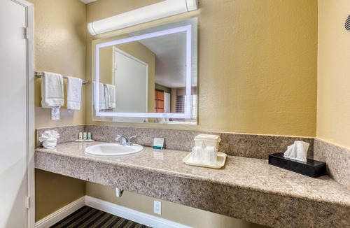 Salinas Hotel | Quality Inn Salinas City Center Area