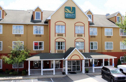 Sharonville Hotel | Quality Inn & Suites Cincinnati Sharonville