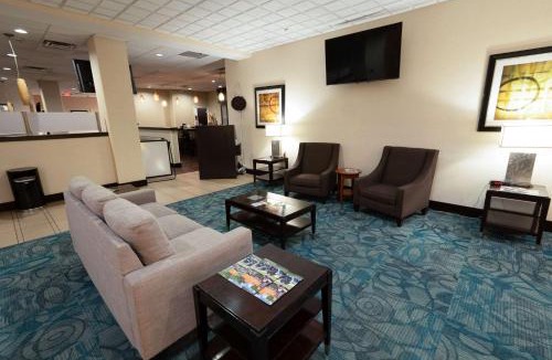 Mansfield Hotel | Quality Inn & Suites Downtown Mansfield