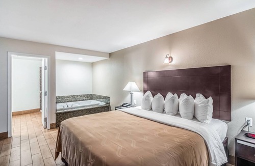 Bakersfield Hotel | Quality Inn & Suites near Downtown Bakersfield