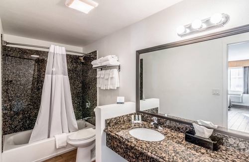 Bakersfield Hotel | Quality Inn & Suites near Downtown Bakersfield