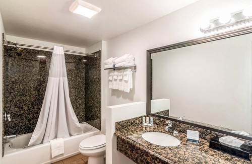 Bakersfield Hotel | Quality Inn & Suites near Downtown Bakersfield