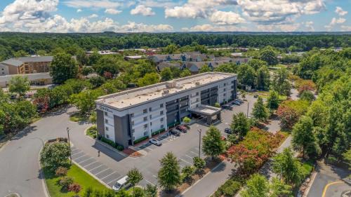 Morrisville Hotel | Quality Inn & Suites Raleigh Durham Airport