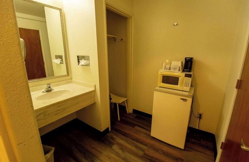 Pendleton Apartment | Queen Bed Accessible Non-Smoking