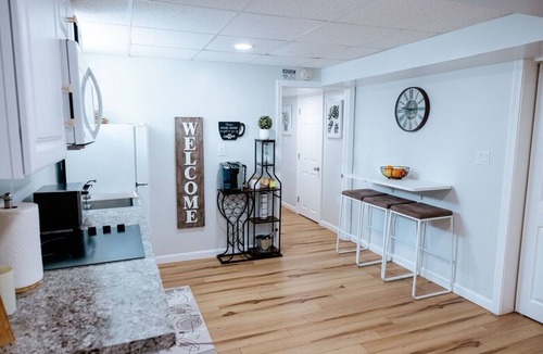 Mount Pleasant Apartment | -Queen+Sofa Bed-“Modern/Cozy/Lovely” Casita CoNeJo