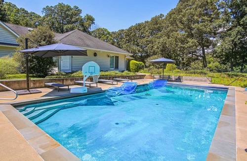 Queenstown House | Queenstown Waterfront | Boat Ramp | Pool | Private Dock