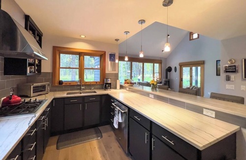 Wilson House | Quiet adventure retreat with acres of national forest land in your backyard