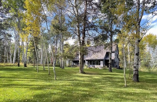 Wilson House | Quiet adventure retreat with acres of national forest land in your backyard