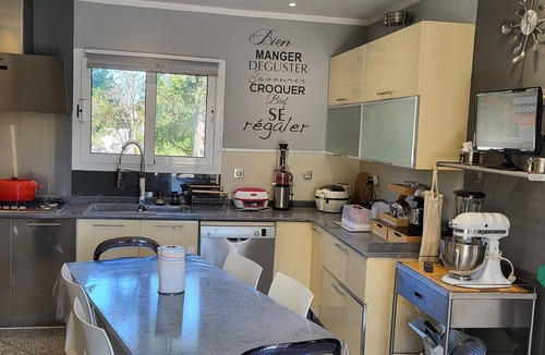 Morta Villa | Quiet, air-conditioned villa with private pool 5 minutes from sea and mountains.