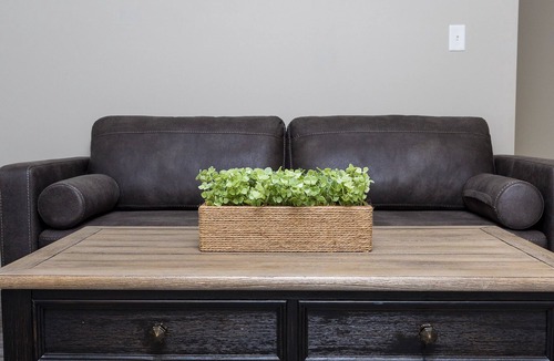 Barboursville House | Quiet and cozy new townhome minutes from the mall exit.