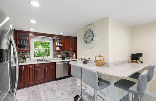 Hartford House | Quiet Comfy Getaway 3 BDR home. Close to Bradley Airport.