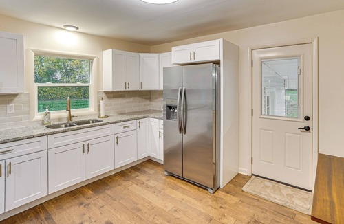Cunningham House | Quiet Country Stay: Modern Home Near Paducah
