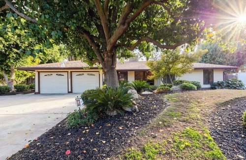 Roosevelt House | Quiet Fresno Home Spacious Yard Ideal for Extended Stays