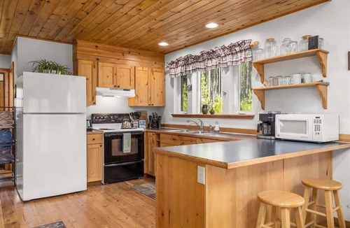 West Glacier House | Quiet home minutes to Glacier
