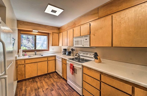 Graeagle Cottage | Quiet Home w/Graeagle Meadows Golf Course View!