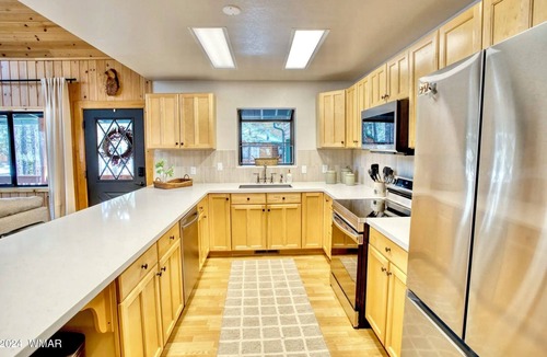 Pinetop Cabin | Quiet Mountain Cabin Getaway