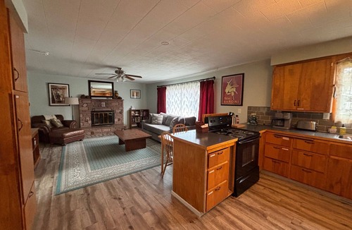 West Valley Cottage | Quiet Pet-Friendly Boise Retreat | Fenced Yard!