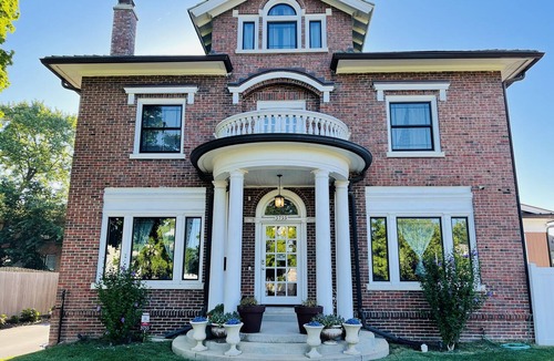 Mapleton/Fall Creek House | QUIET PURPLE PEACE RETREAT CLOSE TO DOWNTOWN INDY – WOMEN ONLY - SAFE & SECURE