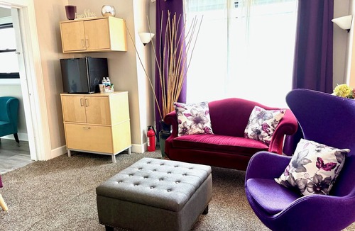 Mapleton/Fall Creek House | QUIET PURPLE PEACE RETREAT CLOSE TO DOWNTOWN INDY – WOMEN ONLY - SAFE & SECURE