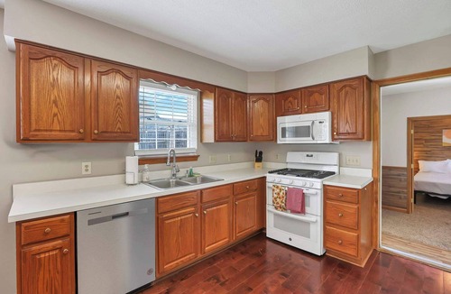 Johnstown House | Quiet Ranch Retreat for Work Crews & Families Johnstown, OH