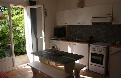 Conca Villa | QUIET RESIDENCE DES CHAMPS SWIMMING POOL