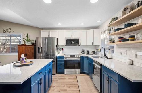 Evergreen House | Quiet Spacious 3BR w/fire pit & yard 15 min to PDX