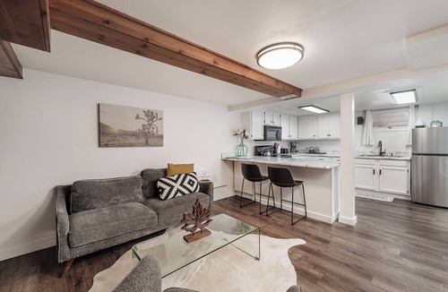 Billings House | Quiet Yard & Trees, Fully Stocked Kitchen, Games, Comfort, Back Patio