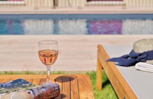 Oletta Villa | Résidence Les volets rouges - Duplex de standing avec piscine