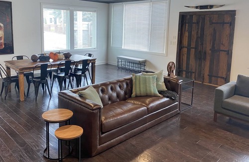 Glasgow House | Race Street Retreat located just 15 minutes from Mammoth Cave